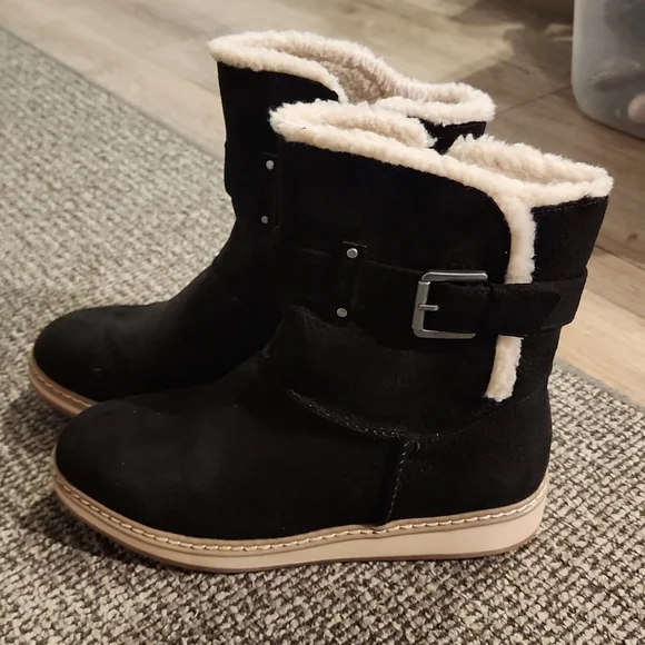 Womans White mountain faux fur boots black size 6 1/2 - Picture 2 of 8